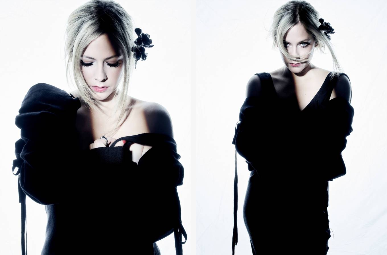 Avril Lavigne 2021 : Avril Lavigne – NYLON (December 2021)-08